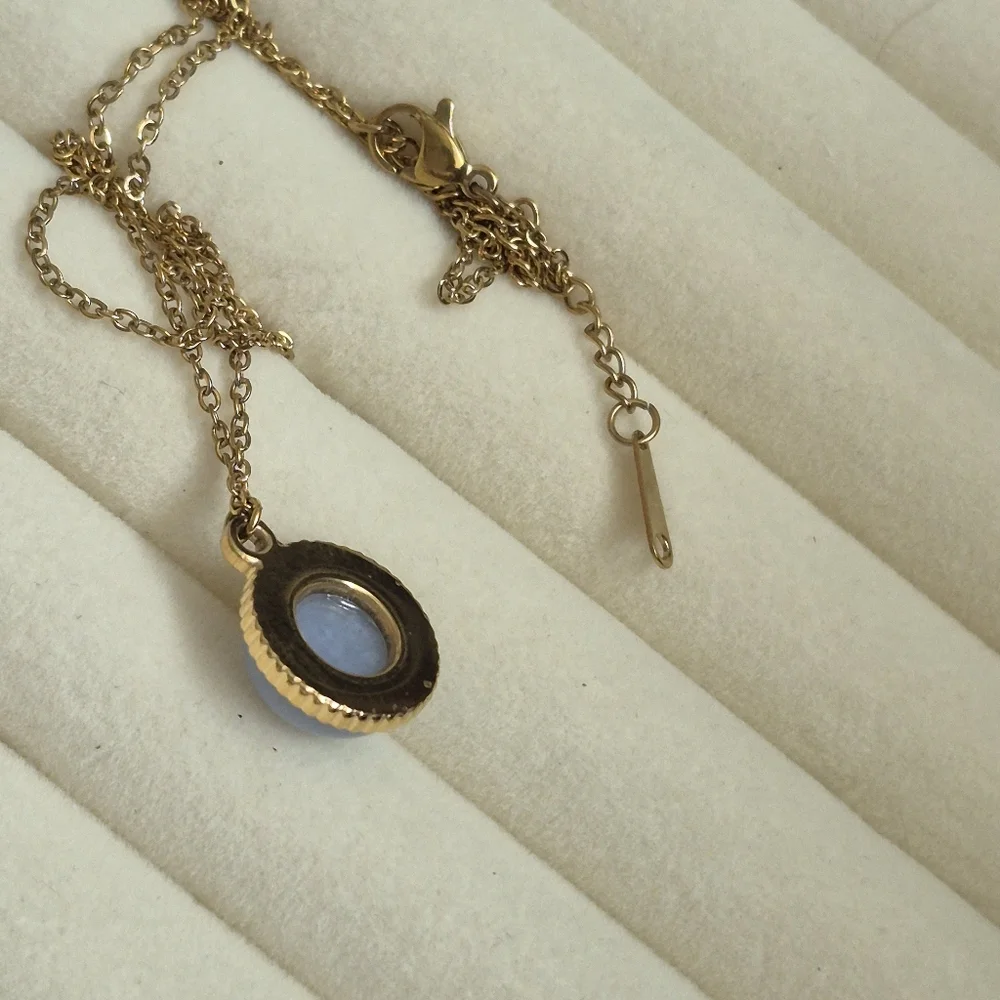 Elegant 18k GP and Blue Pendant Necklace - Picture 6 of 6